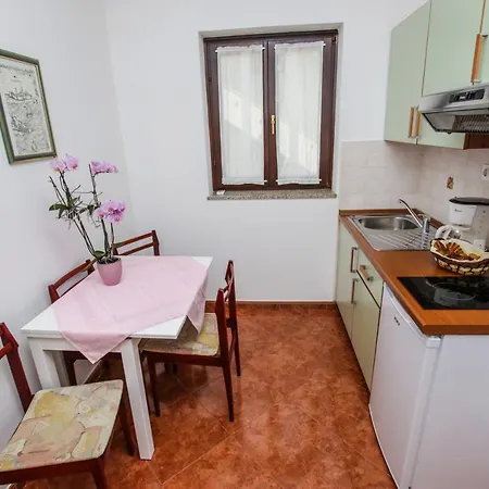 Cvitan 1. Floor Daire Poreč
