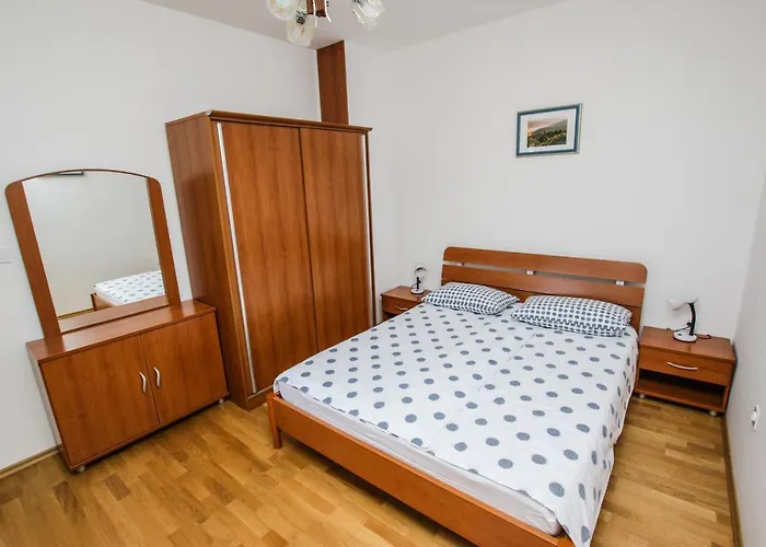 Cvitan 1. Floor アパート