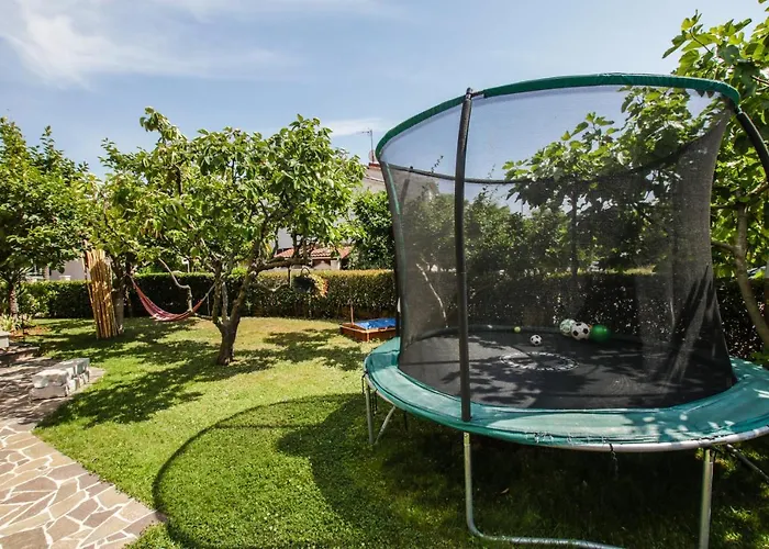 Cvitan 1. Floor アパート *